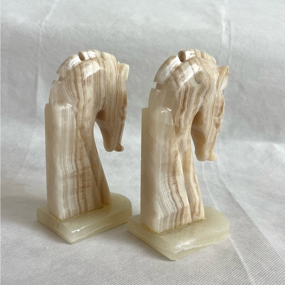 Pair of Onyx Horse Head Bookend Stone Horse Head Figurines Handcrafted Bookends - Picture 6 of 11